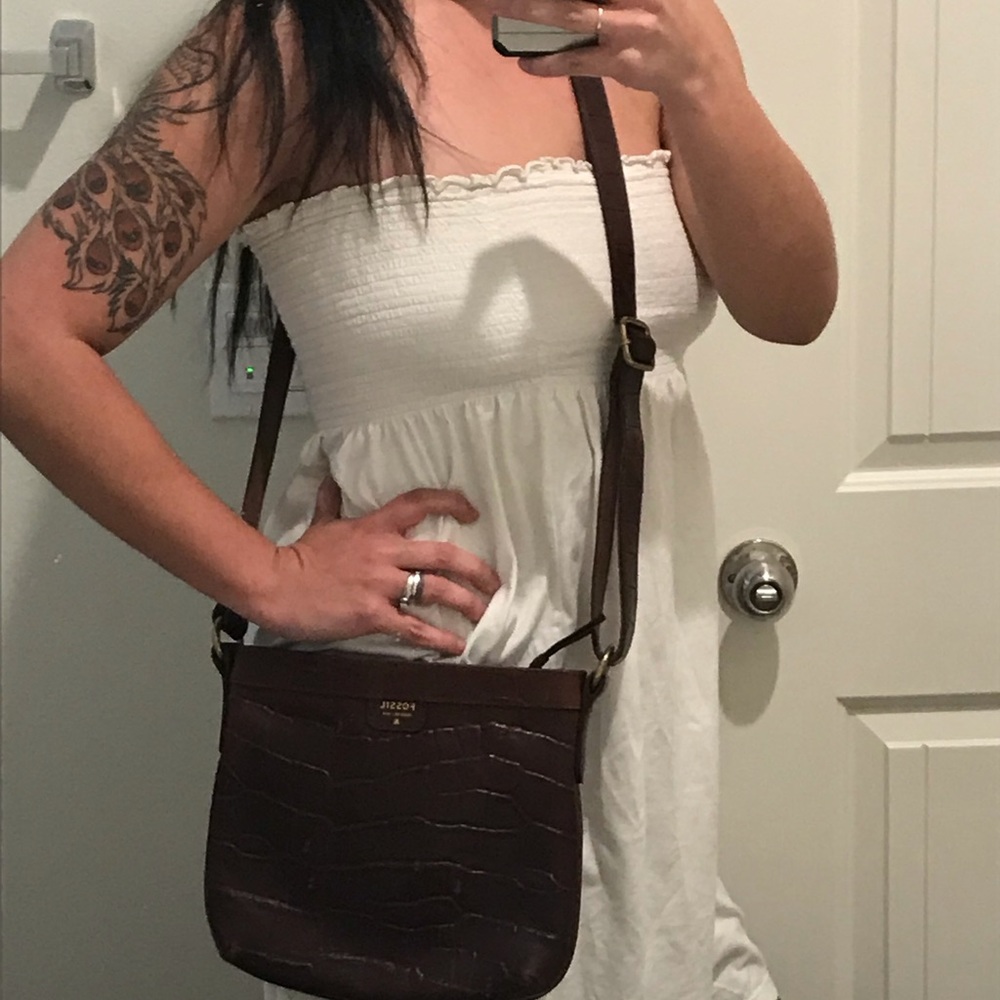(SOLD!) All leather vintage Fossil crossbody.
